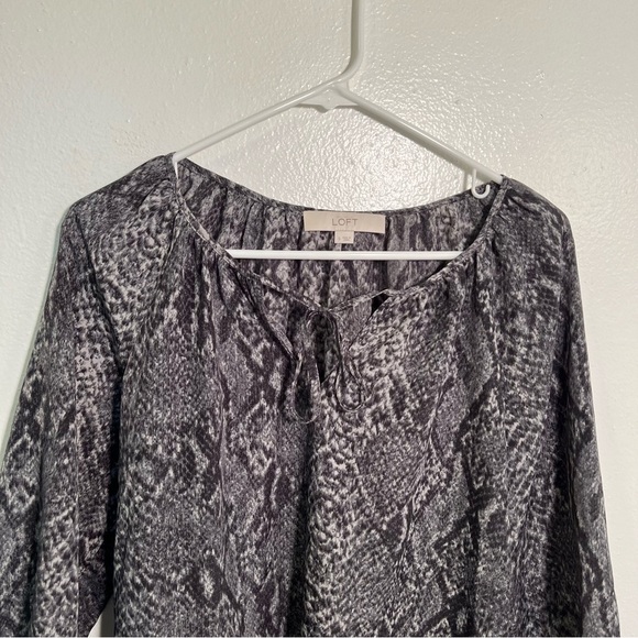 Loft Blouse Black Gray Snake Print Keyhole 3/4 Sleeve S - Picture 2 of 9